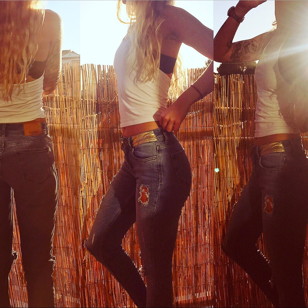 Cute white washed ripped jeans